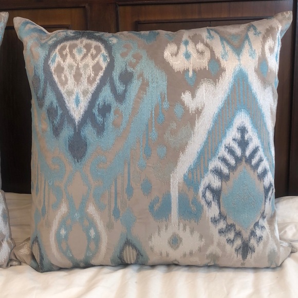 callisto pillows blue